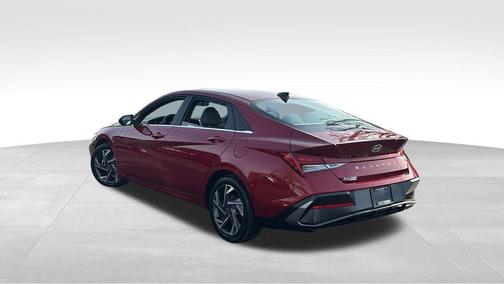 2025 Hyundai ELANTRA SEL