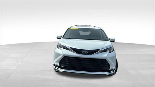 2022 Toyota Sienna XLE 7 Passenger