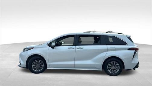2022 Toyota Sienna XLE 7 Passenger