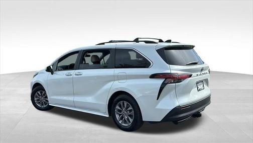 2022 Toyota Sienna XLE 7 Passenger