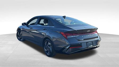 2025 Hyundai ELANTRA SEL