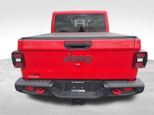 Firecracker Red Clearcoat 2021 Jeep Gladiator Rubicon