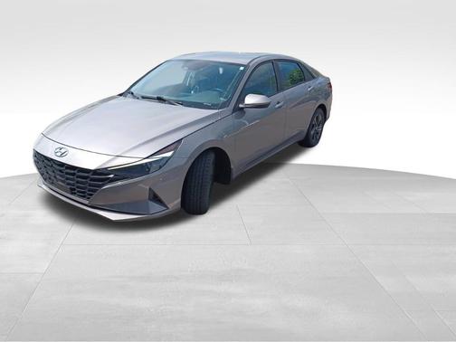 Fluid Metal 2022 Hyundai ELANTRA SEL