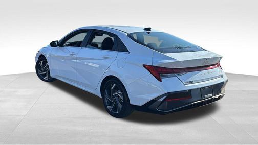 2025 Hyundai ELANTRA SEL