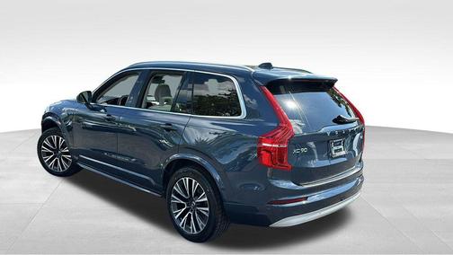 2022 Volvo XC90 T6 Momentum
