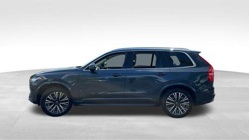 2022 Volvo XC90 T6 Momentum