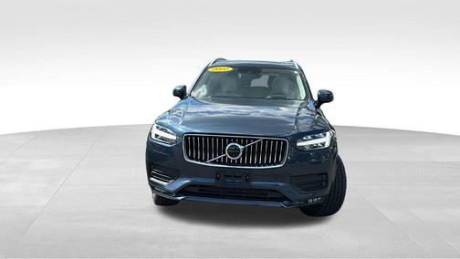 2022 Volvo XC90 T6 Momentum