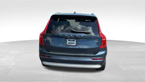 2022 Volvo XC90 T6 Momentum