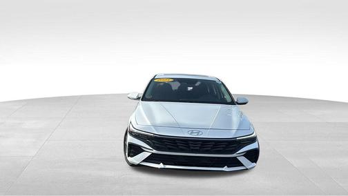 2025 Hyundai ELANTRA SEL