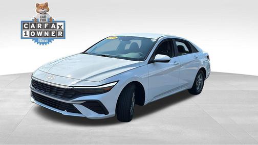 2024 Hyundai ELANTRA SE