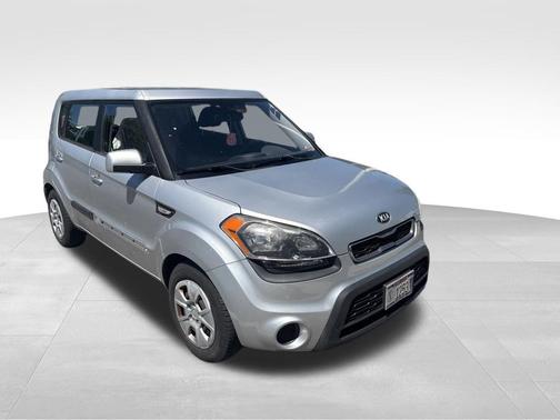 Bright Silver Metallic 2013 Kia Soul Base