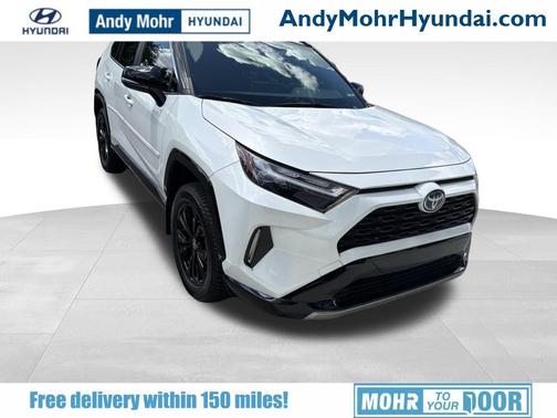 Blizzard Pearl/Midnight Black Metallic 2022 Toyota RAV4 Hybrid SE
