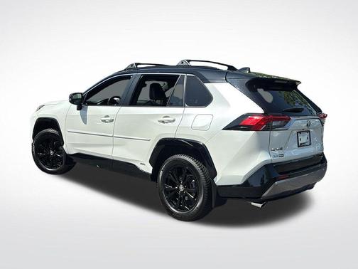 Blizzard Pearl/Midnight Black Metallic 2022 Toyota RAV4 Hybrid SE