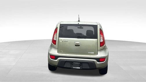 Alien Pearl Metallic 2013 Kia Soul +