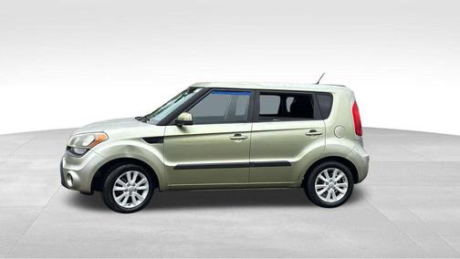 Alien Pearl Metallic 2013 Kia Soul +