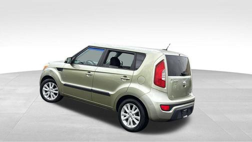 Alien Pearl Metallic 2013 Kia Soul +