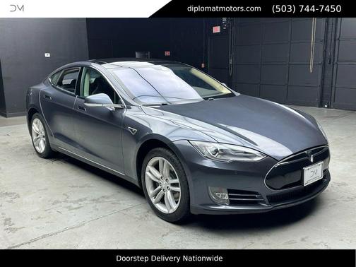 Gray Metallic 2014 Tesla Model S 85