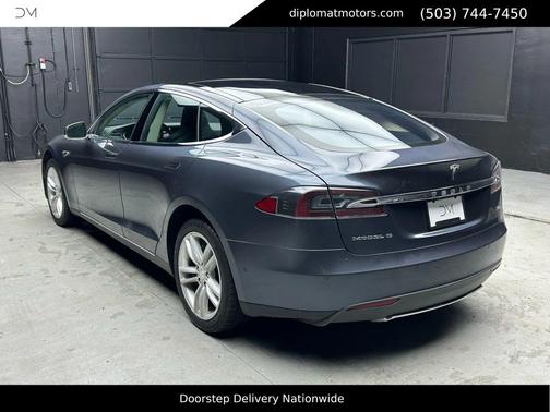Gray Metallic 2014 Tesla Model S 85