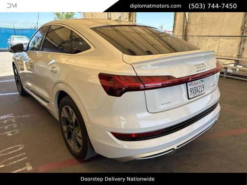 Glacier White Metallic 2021 Audi e-tron Sportback Premium