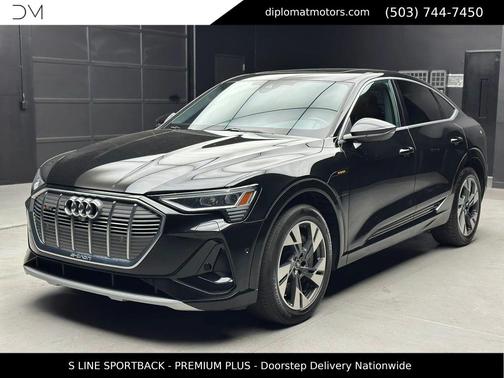 Mythos Black Metallic 2023 Audi e-tron Sportback S line Premium Plus