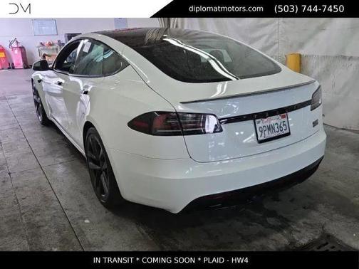 Pearl White Multi-Coat 2024 Tesla Model S Plaid