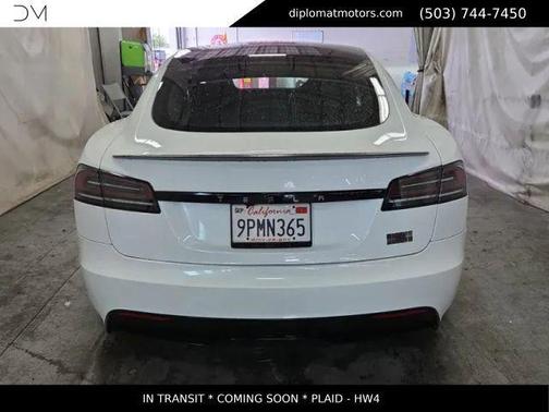 Pearl White Multi-Coat 2024 Tesla Model S Plaid
