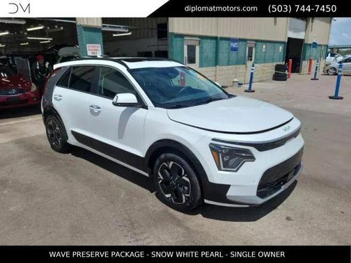 Snow White Pearl 2023 Kia Niro EV Wave