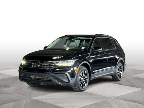 Deep Black Pearl Effect 2022 Volkswagen Tiguan 2.0T S