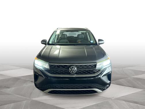 Platinum Gray Metallic 2022 Volkswagen Taos 1.5T SE