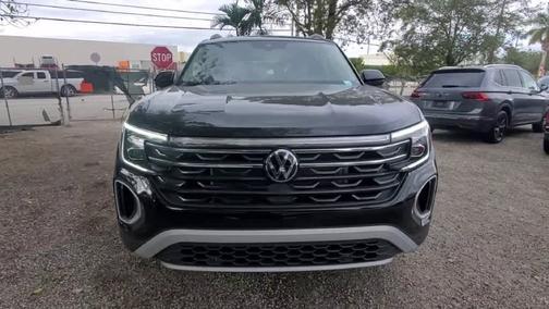 Deep Black Pearl Effect 2024 Volkswagen Atlas 2.0T Peak Edition SEL