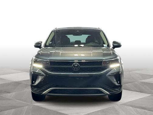 Platinum Gray Metallic 2024 Volkswagen Taos 1.5T SE