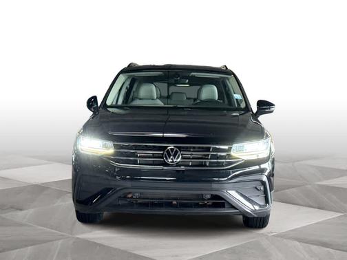 Deep Black Pearl Effect 2023 Volkswagen Tiguan 2.0T S