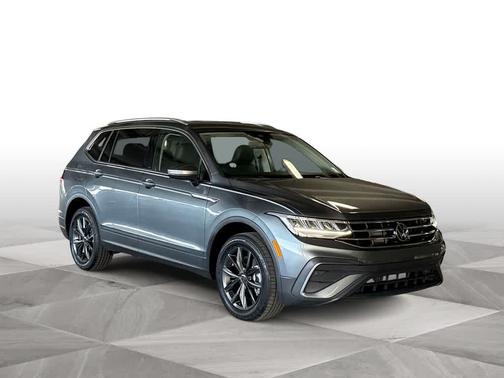 Platinum Gray Metallic 2023 Volkswagen Tiguan 2.0T SE