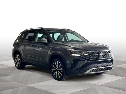 Platinum Gray Metallic 2024 Volkswagen Taos 1.5T SE