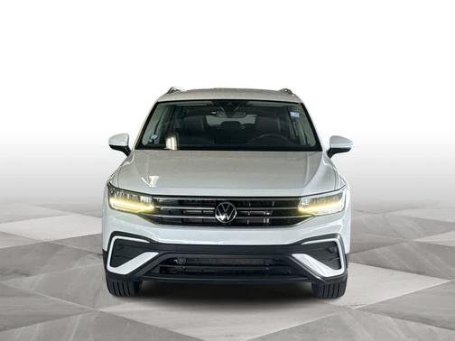 Opal White Pearl Effect 2023 Volkswagen Tiguan 2.0T SE