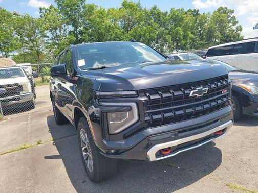 Black 2025 Chevrolet Suburban 4WD Z71