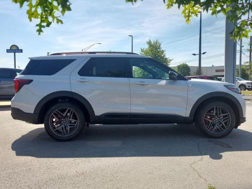 Space White Metallic 2026 Ford Explorer ST-Line