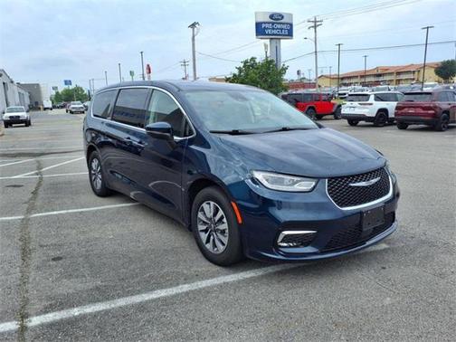 2023 Chrysler Pacifica Hybrid Touring L