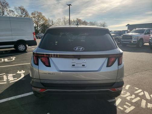2024 Hyundai TUCSON SE