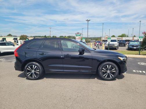 2024 Volvo XC60 B5 Core Dark Theme