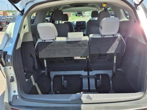 2023 Toyota Sienna LE