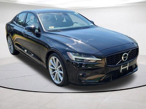 2021 Volvo S60 T5 Momentum