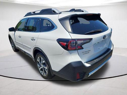 Crystal White Pearl 2022 Subaru Outback Touring