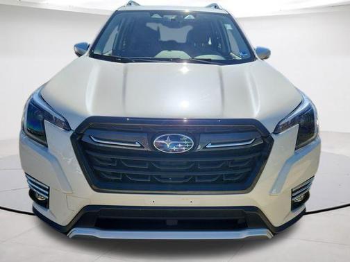 Crystal White Pearl 2024 Subaru Forester Touring