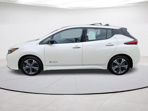 White / Black 2019 Nissan Leaf SL
