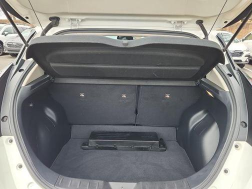 White / Black 2019 Nissan Leaf SL