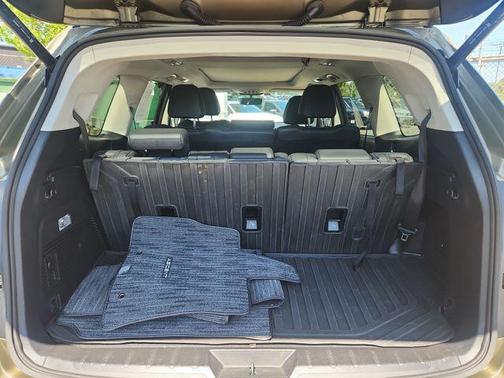 Autumn Green Metallic 2022 Subaru Ascent Limited 8-Passenger