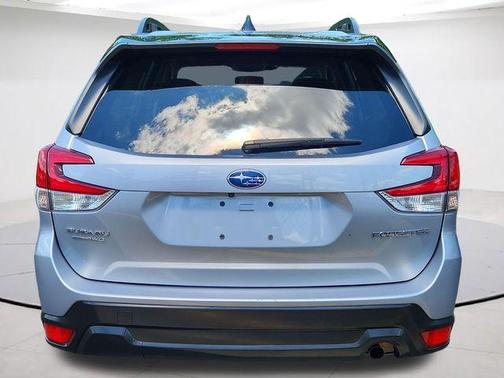 Ice Silver Metallic 2024 Subaru Forester Premium