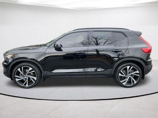 Blackstone 2019 Volvo XC40 R-DESIGN