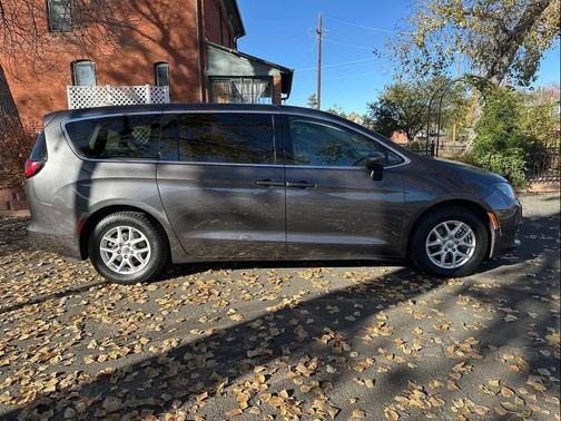 2020 Chrysler Voyager LX